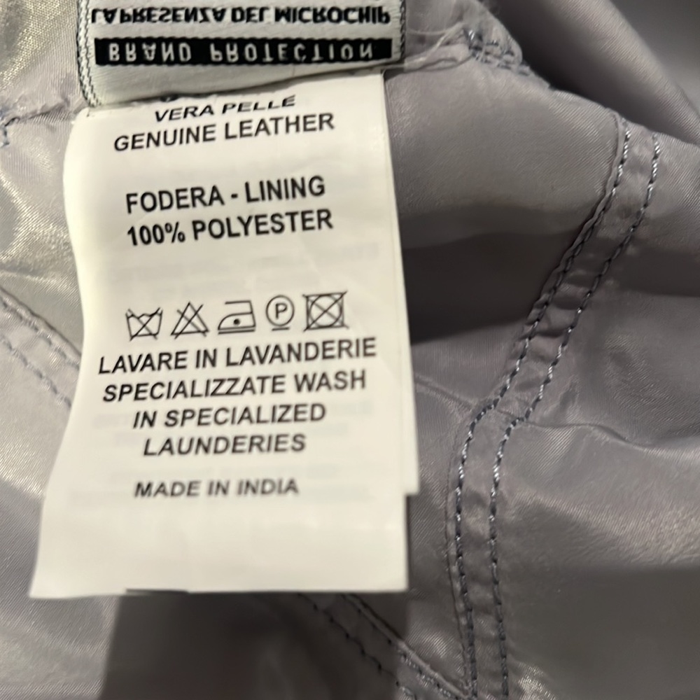 Leather Jacket with Beautiful Details - Picture 4 of 9